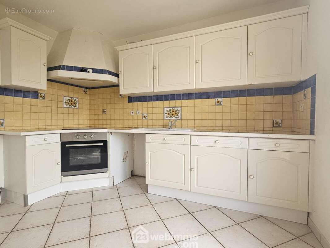 Elle est fonctionnelle et dispose de nombreux rangements - Maison à PONTAVERT