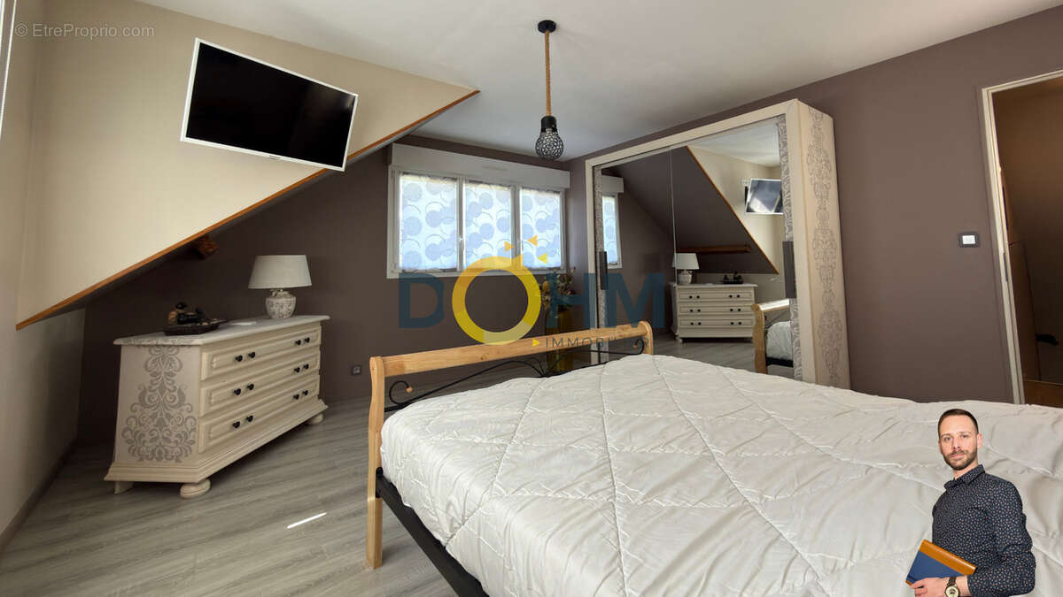 Maison semi-mitoyenne - 121m2 - 5 pièces - 4 chambres - photo 7