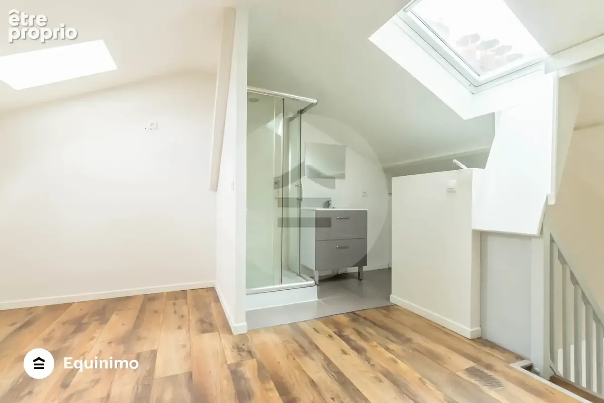 Appartement duplex situé au dernier étage de 2 pièces 1 chambre de 48,25m2 au sol. - photo 5