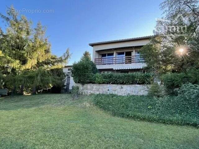 Maison à MIREFLEURS