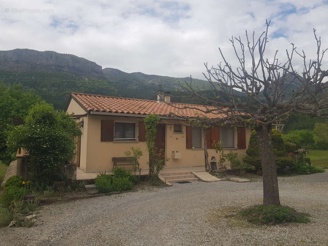 Maison à CORNILLAC