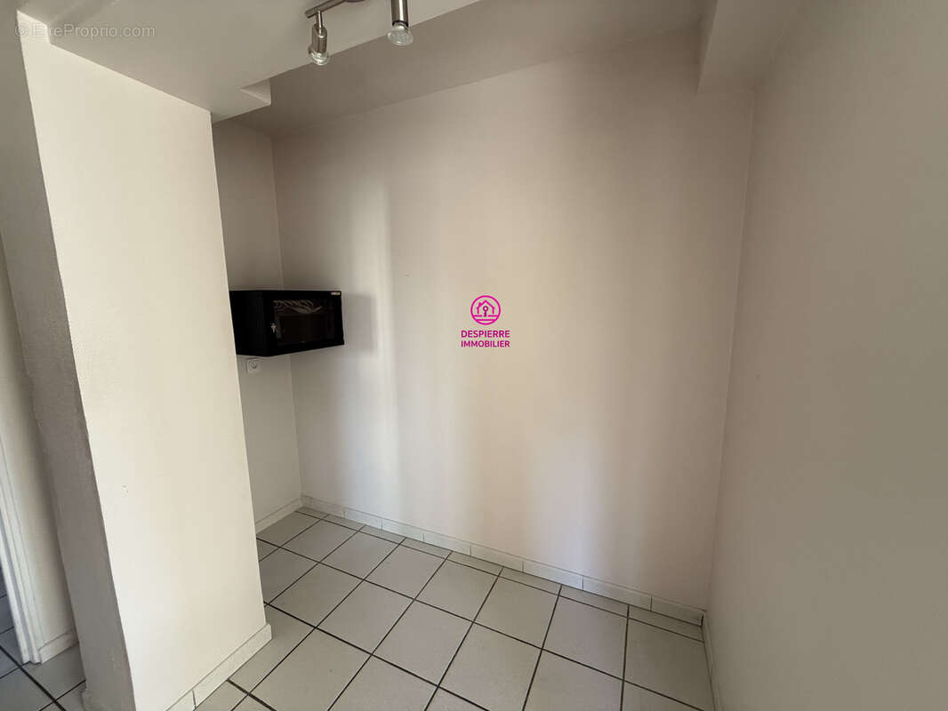 PEAGE DE ROUSSILLON, proche centre ville, appartement 81m2  1er étage avec ascenseur, place parking privative - photo 8