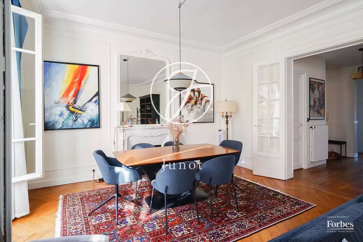 Appartement à PARIS-7E