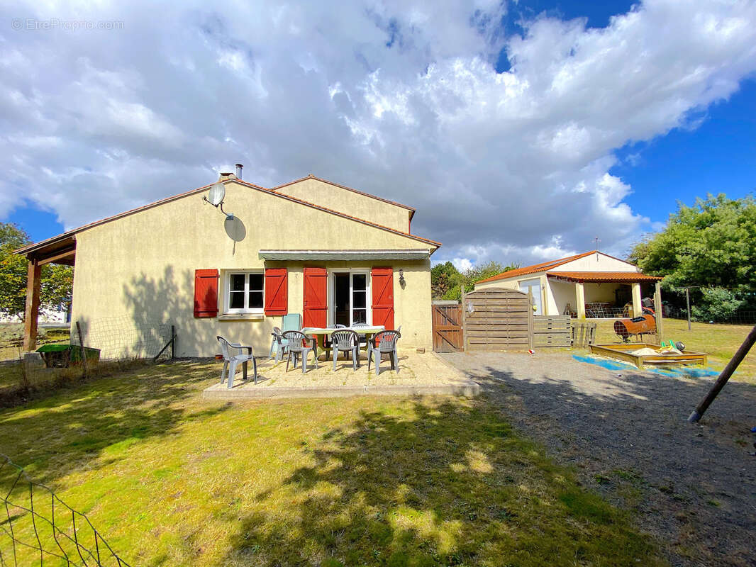 Maison à LE GIROUARD