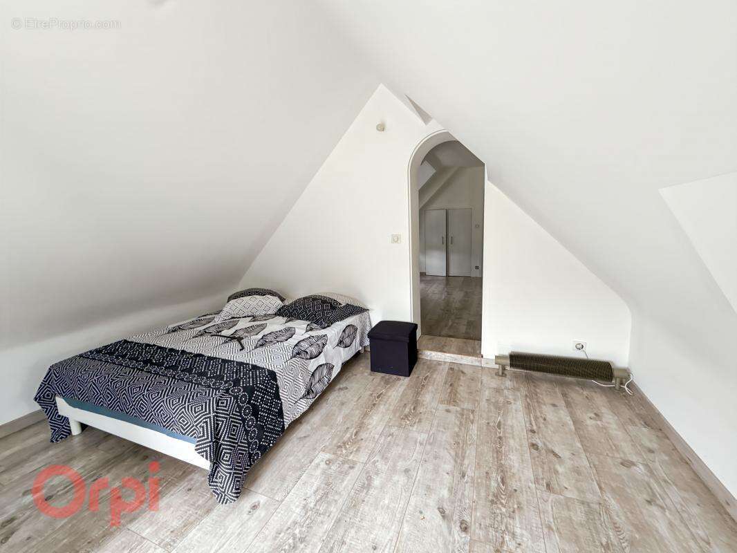Maison familiale de charme avec dépendances à Romorantin-Lanthenay (41) - photo 14