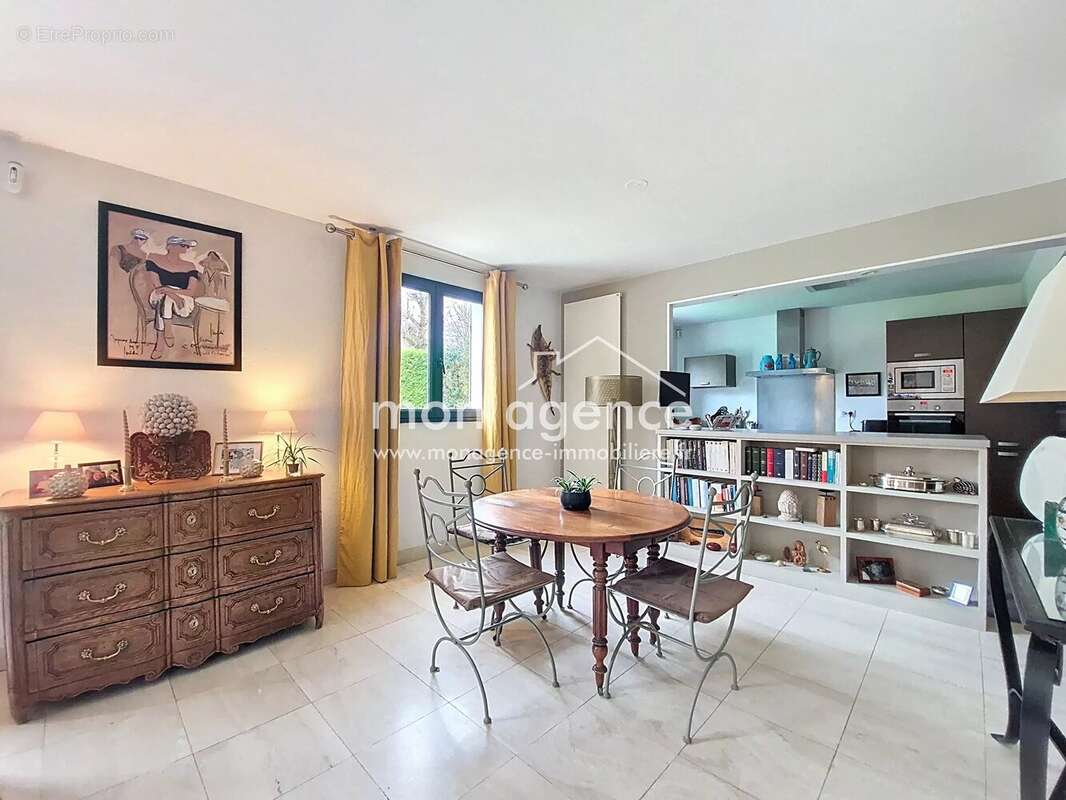 Maison à FRANQUEVILLE-SAINT-PIERRE