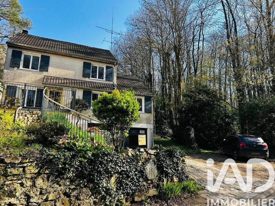 Photo 1 - Maison à BURES-SUR-YVETTE