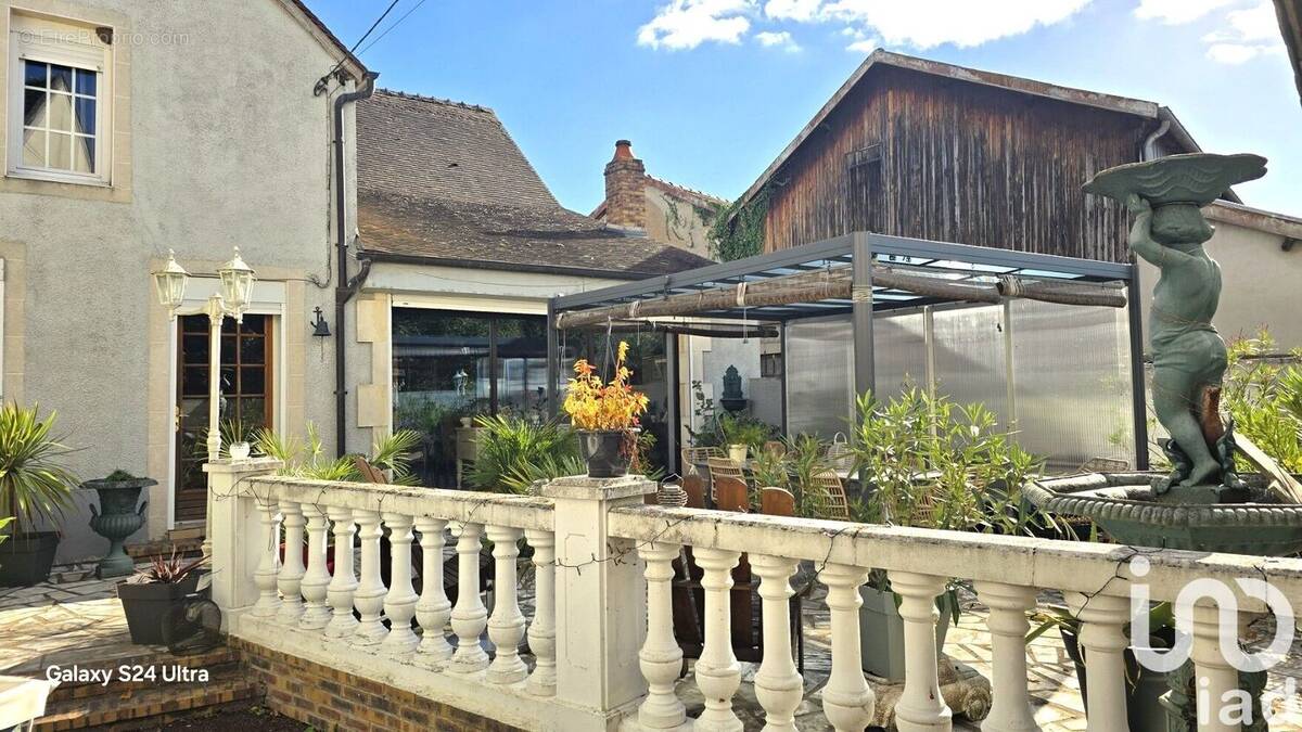 Photo 1 - Maison à AINAY-LE-CHATEAU