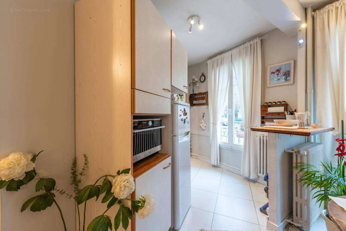 Appartement à COURBEVOIE