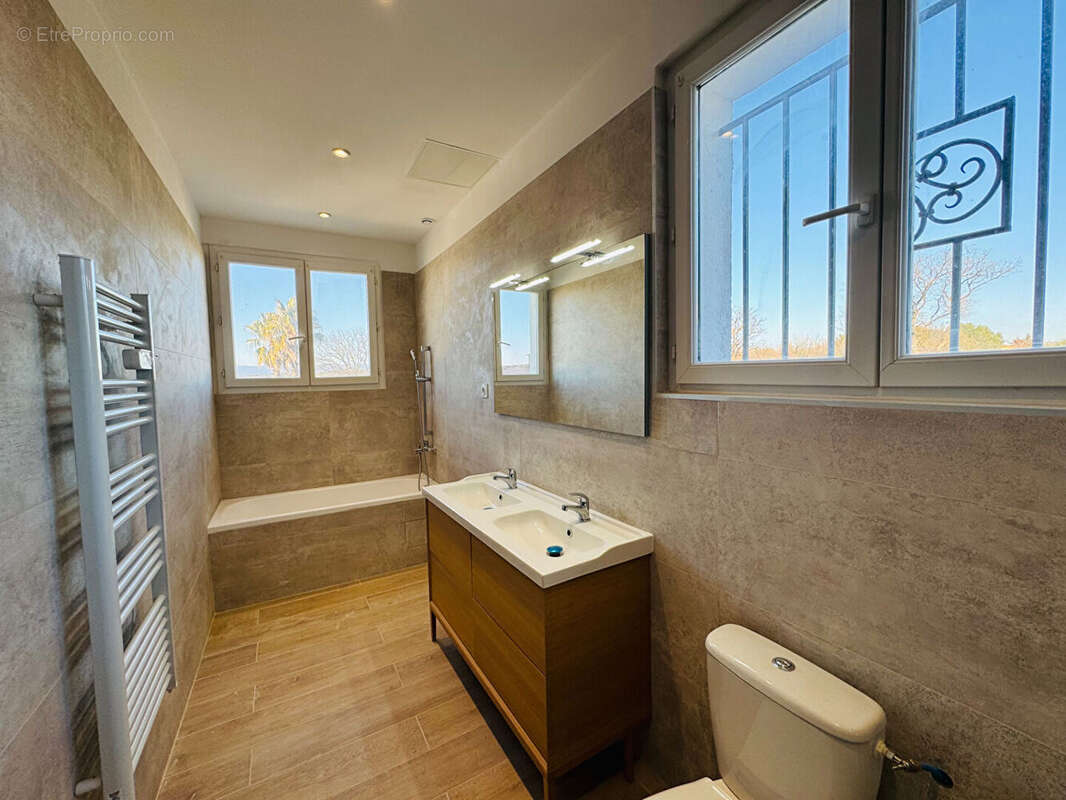 Maison à CORNEILHAN