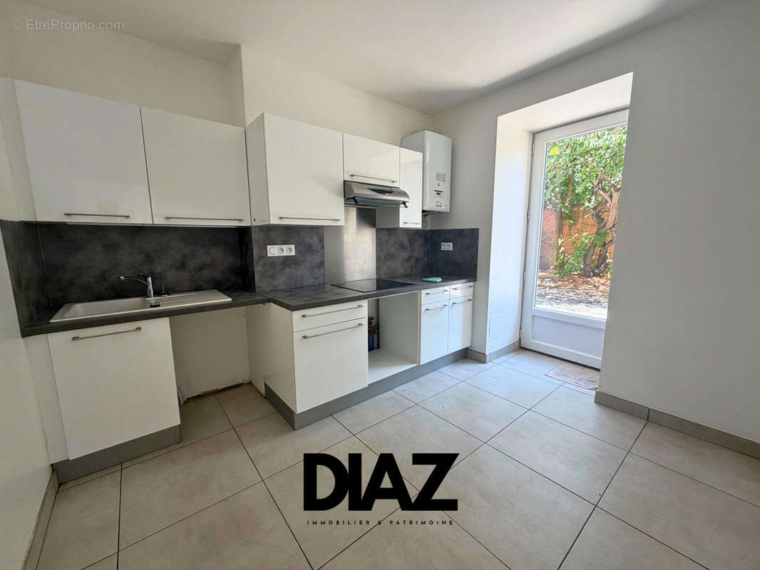 Appartement T3 en rez-de-chaussée   Terrasse 20 m2   2 parkings - photo 2