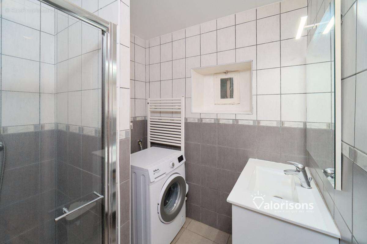 Maison 100 m² à Jons  - photo 10