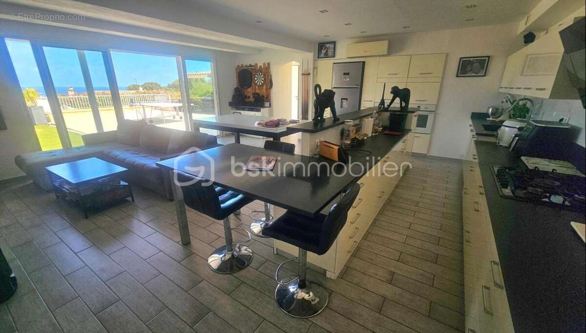 Maison à ROQUEBRUNE-SUR-ARGENS