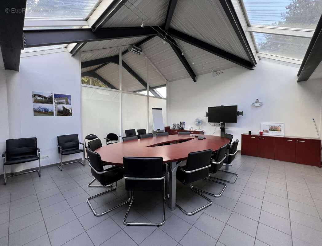 Commerce à TACOIGNIERES