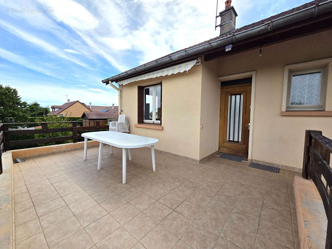 Maison individuelle de 75m²  à rénover - Terrain de 1 750 m² - Grenier aménageable - À 3 min de Bletterans - photo 7