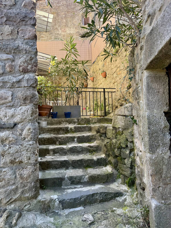 Appartement à ANTRAIGUES-SUR-VOLANE