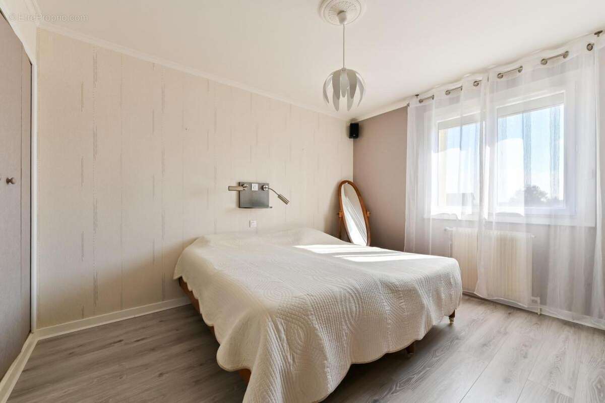 Maison à GREZIEU-LA-VARENNE