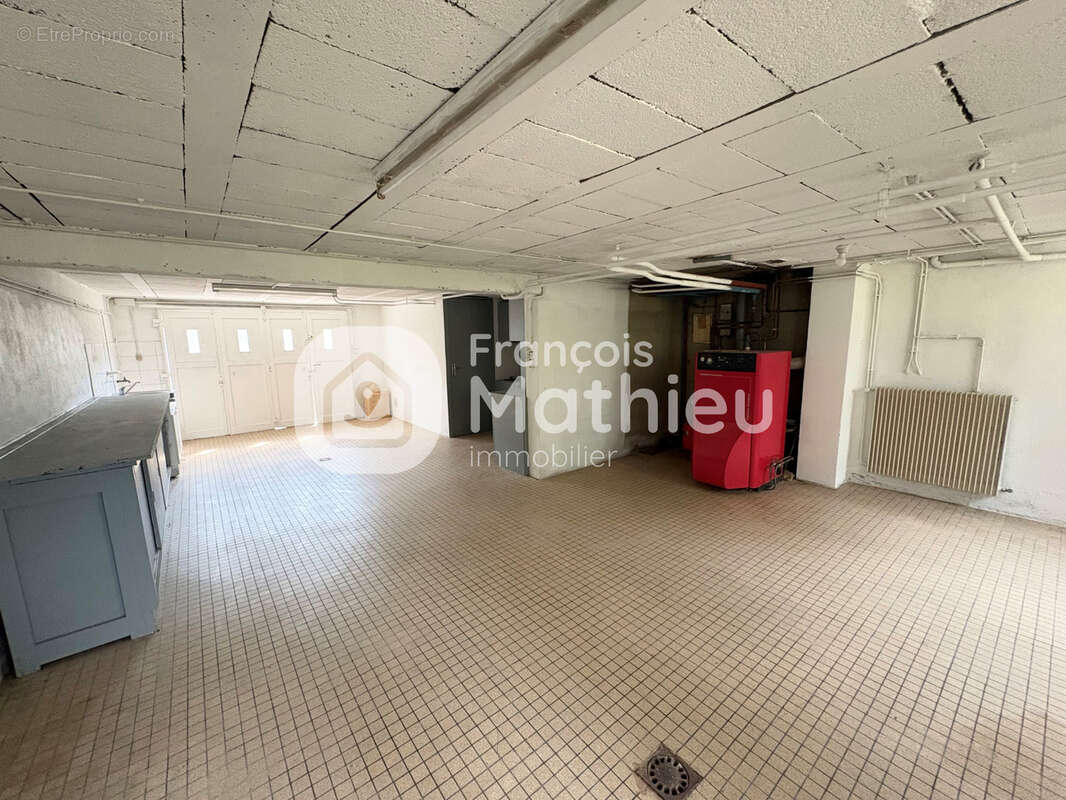 Ambérieux en Dombes : maison sus sous-sol 143m2 hab - 5 pièces + grand garage - 1 304m2 de terrain - photo 11