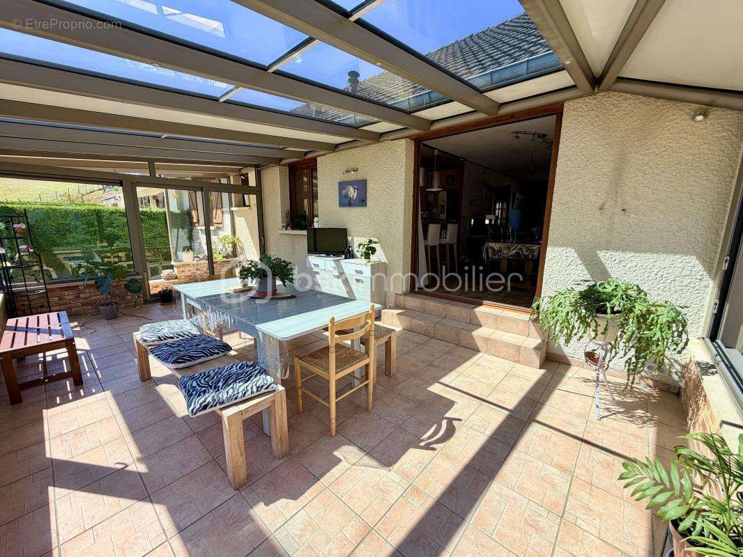Maison 5 pièces avec véranda, sous-sol complet, grand garage et jardin - photo 9