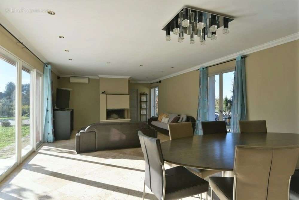 Maison à MONTAUROUX