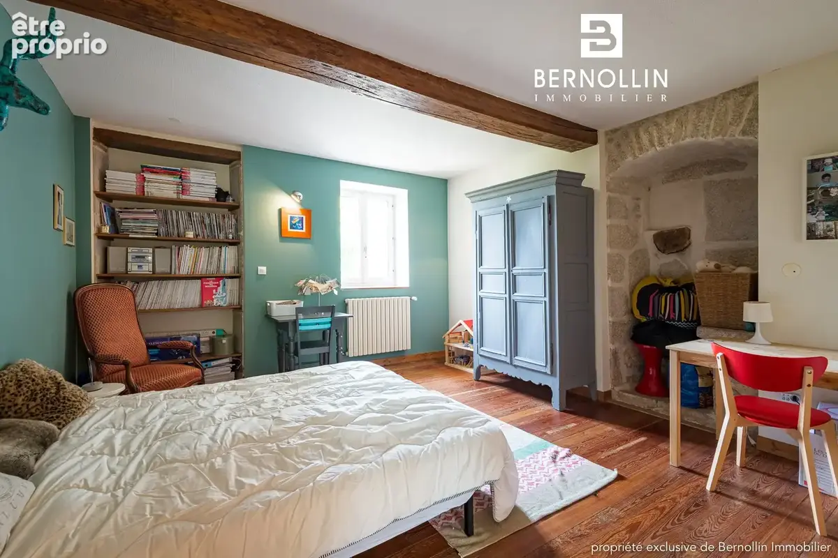 Authentique maison en pierre entièrement rénovée, 244 m2, 6 chambres, avec garage et terrain clos à Cuisiat - photo 11