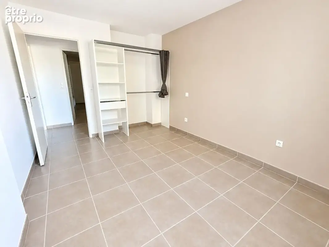 Appartement 2 pièces de 43 m² + Parking quartier  RANGEUIL ! - photo 3