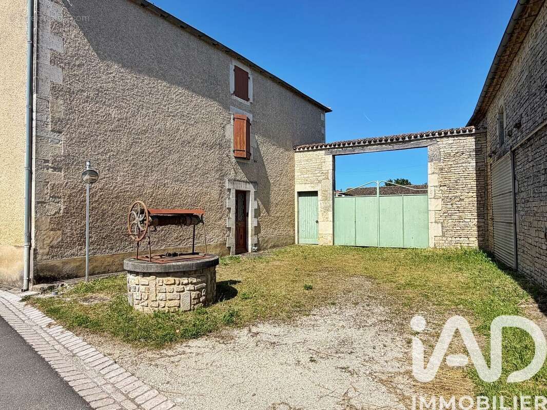 Maison 155 m² à Vervant  - photo 4