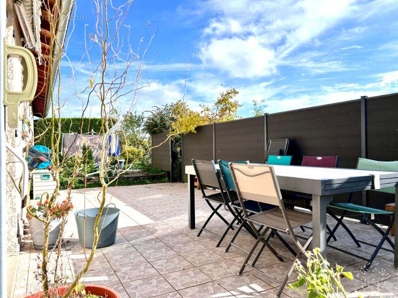 Maison à SAINT-LAURENT-DE-CHAMOUSSET