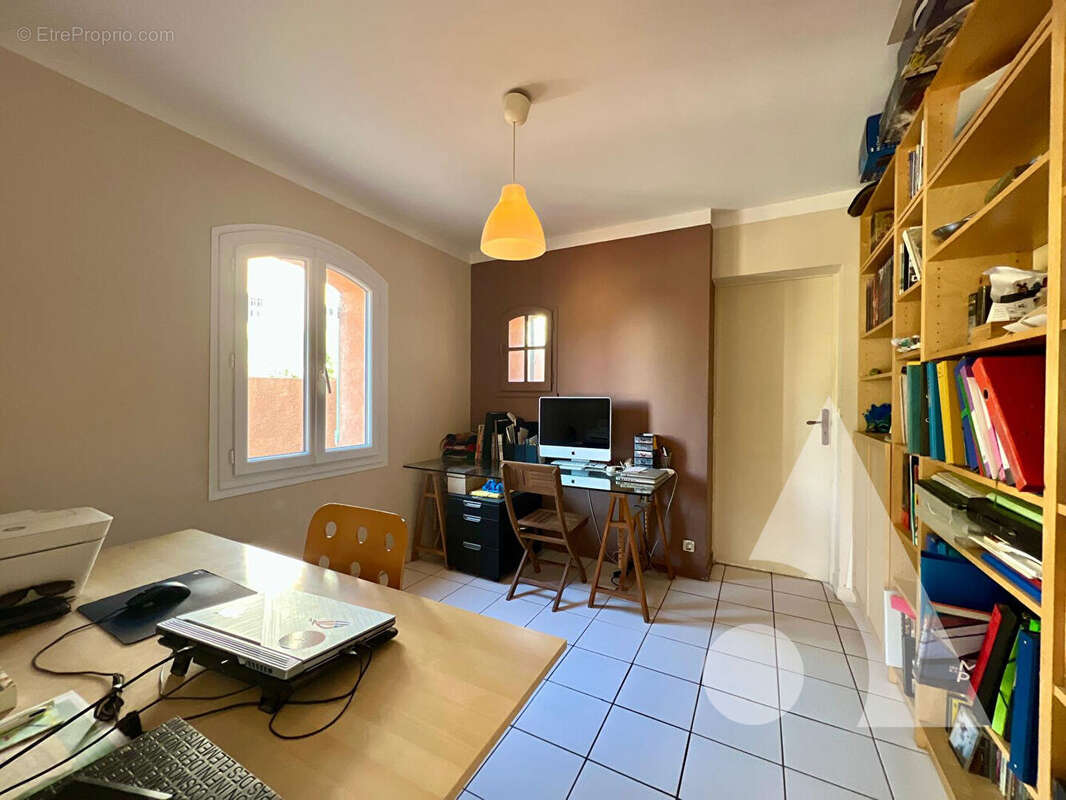 Maison à LE REVEST-LES-EAUX