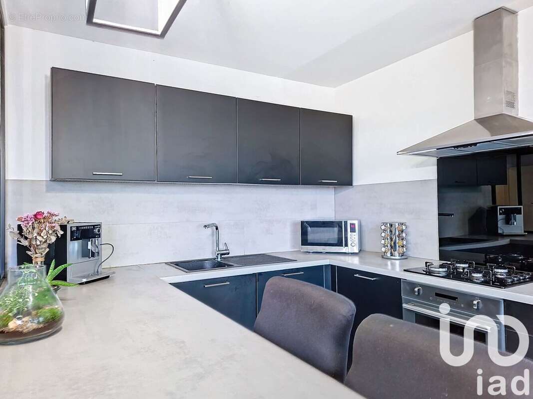 Photo 9 - Appartement à DECINES-CHARPIEU