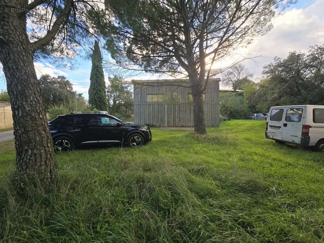 Terrain à SAINT-QUENTIN-LA-POTERIE