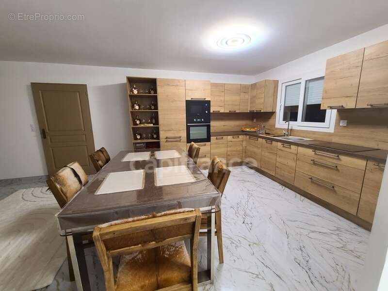 Maison à SAINT-JEAN-D'ANGELY