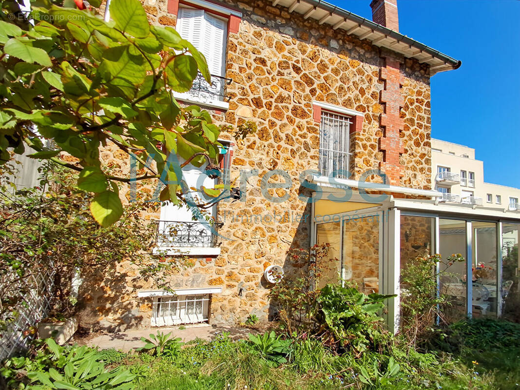Maison à SURESNES