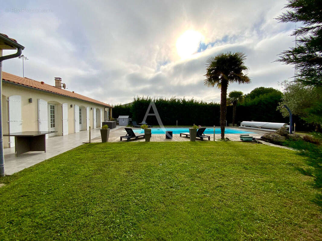 Maison à SAINT-SAVINIEN