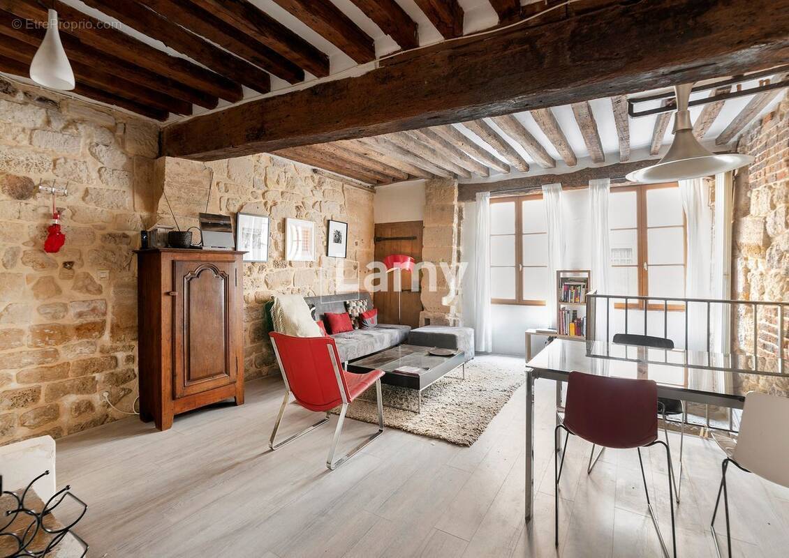 Appartement à PARIS-3E