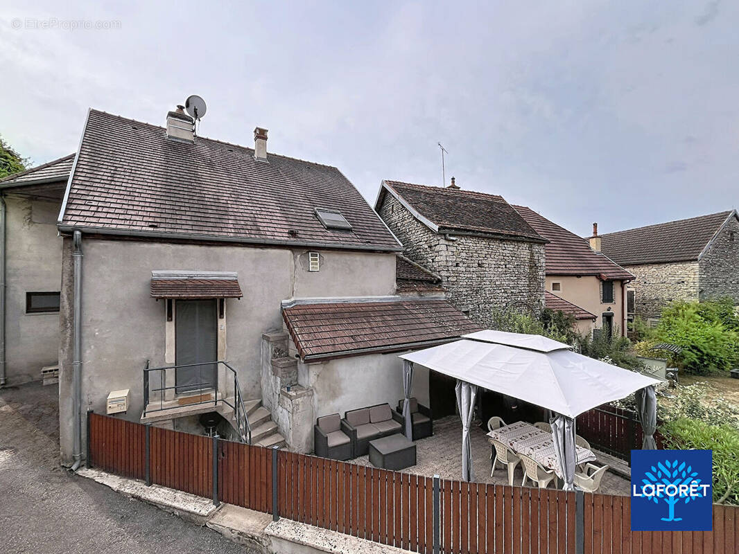 Maison à BEZE