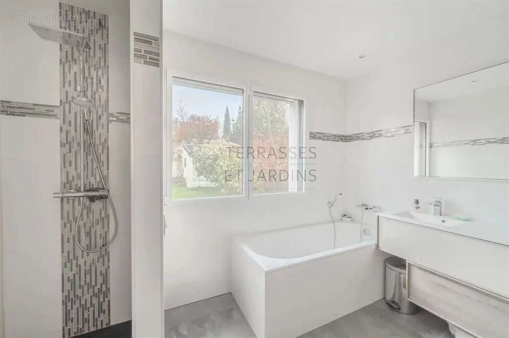 Maison à L'HAY-LES-ROSES