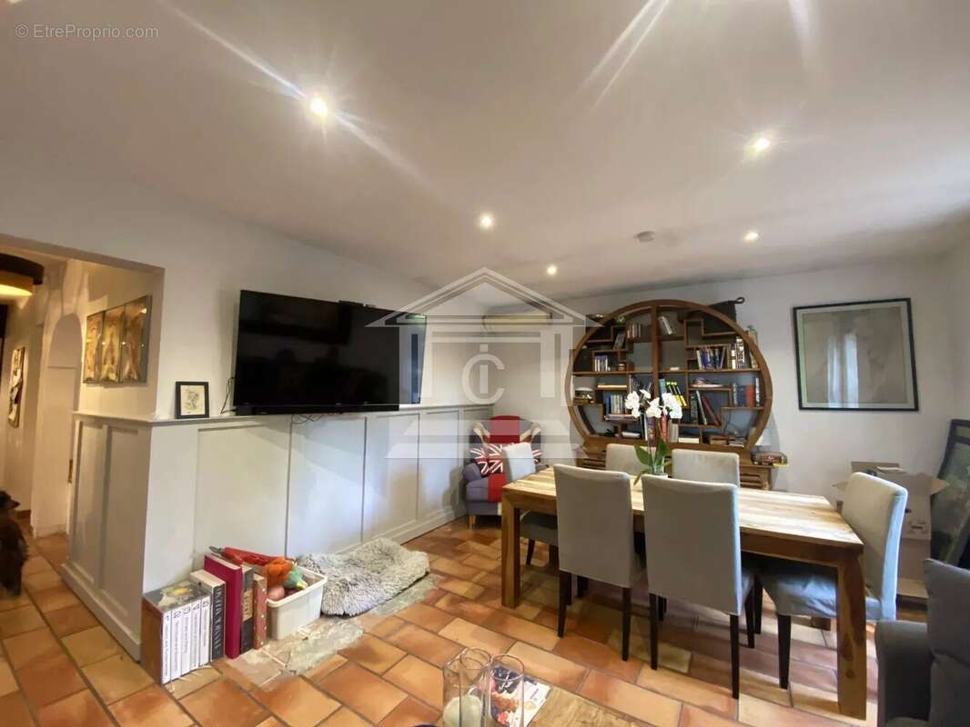 Maison à TOURRETTES