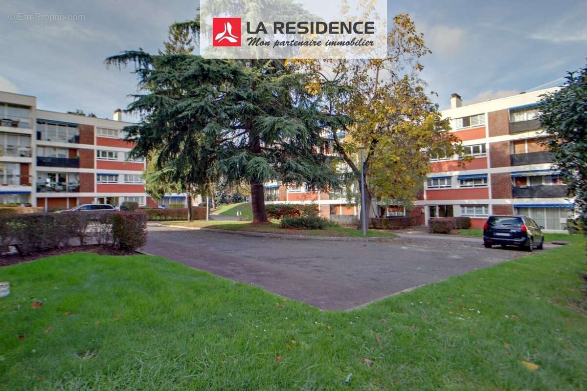 Appartement à LES CLAYES-SOUS-BOIS