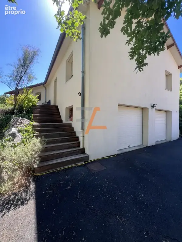UNIEUX Maison d’architecte 120,80 m2   Terrain 1 000 m2   Piscine   Garage double - photo 2