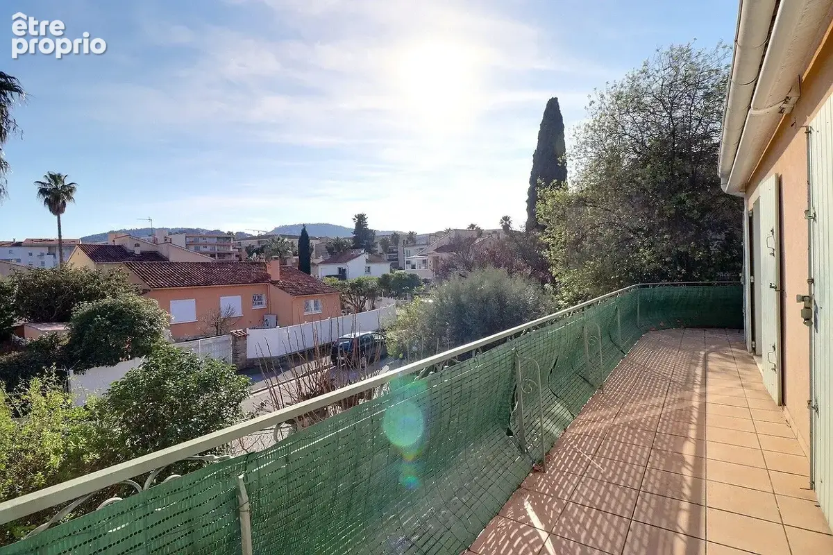Hyères - Quartier recherché proche de la gare, Maison divisée en deux appartements - photo 2