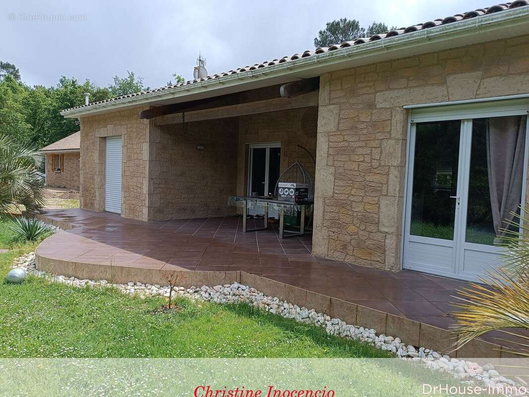Maison 169 m² à Reignac  - photo 55