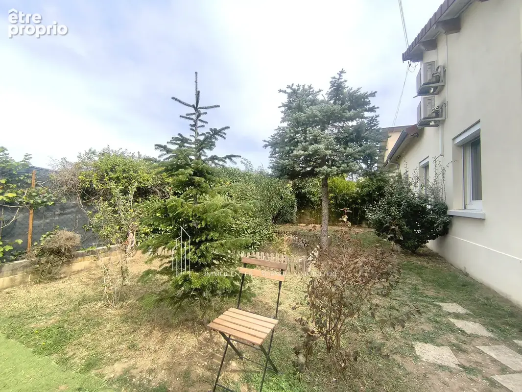 ROMANS-SUR-ISÈRE   Maison familiale avec terrain clos et arboré de 439 m2 - photo 3