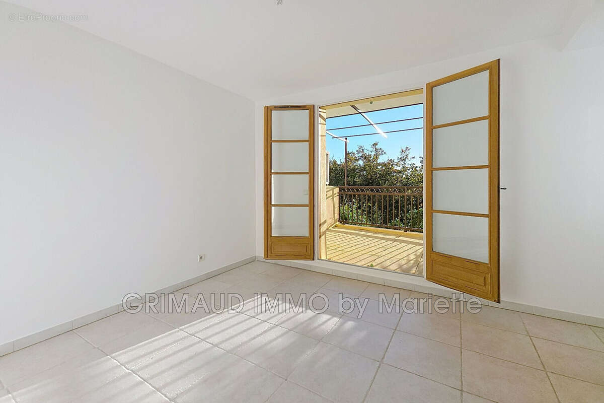Appartement à GRIMAUD
