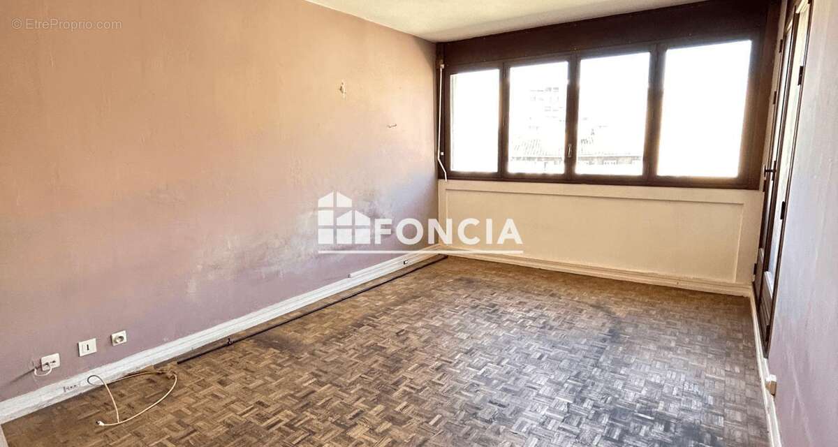 Appartement à MARSEILLE-5E