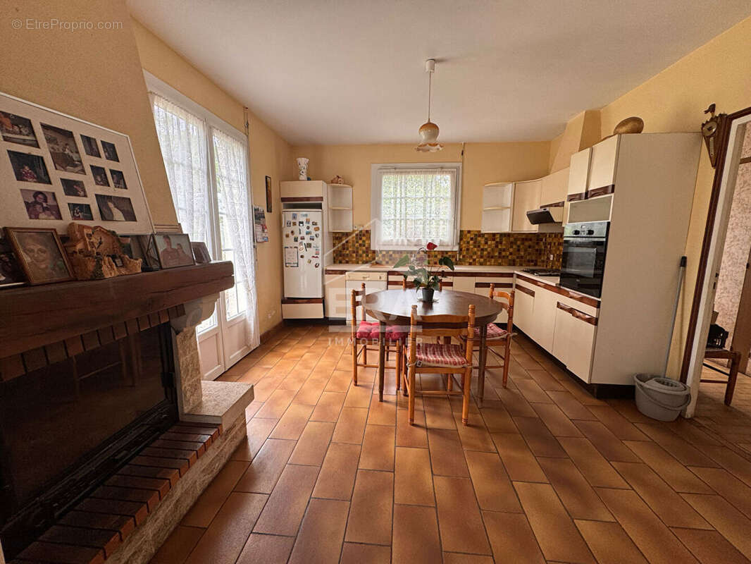 Maison à CHEVANCEAUX