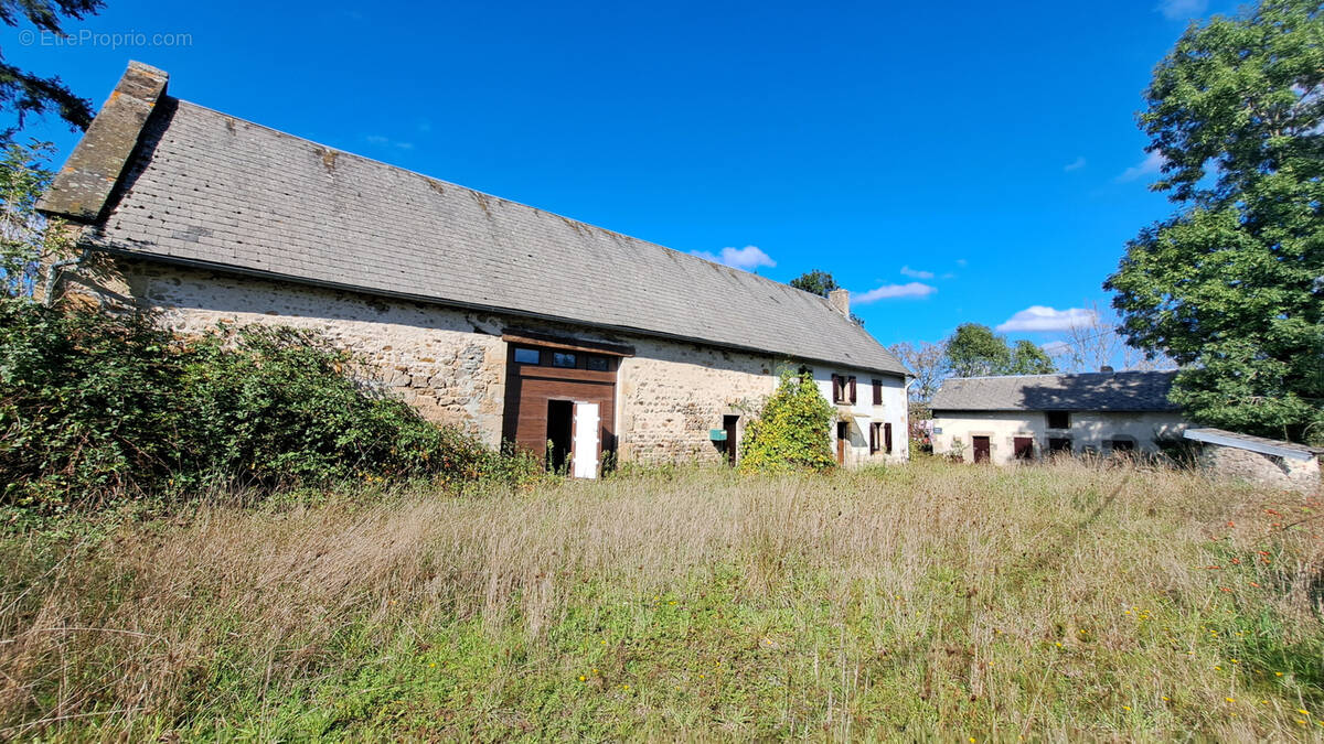 Maison à SAINT-PRIEST-DES-CHAMPS