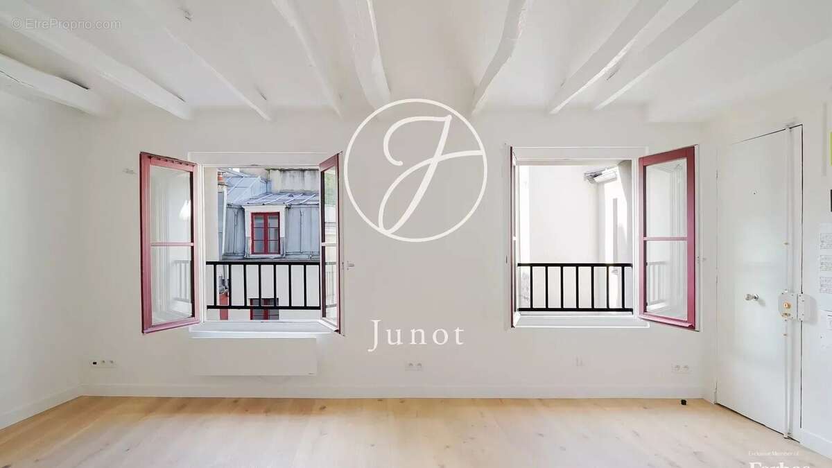 Appartement à PARIS-3E