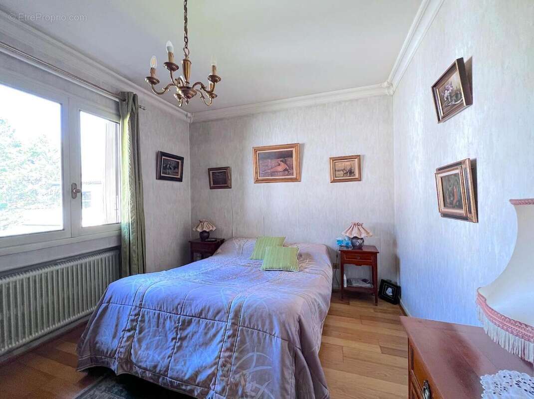   - Maison à VAULX-EN-VELIN