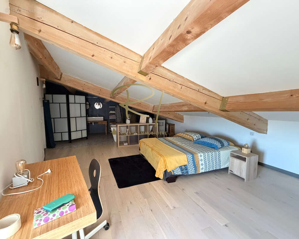 Maison à SAINT-SAUVEUR-DE-CRUZIERES